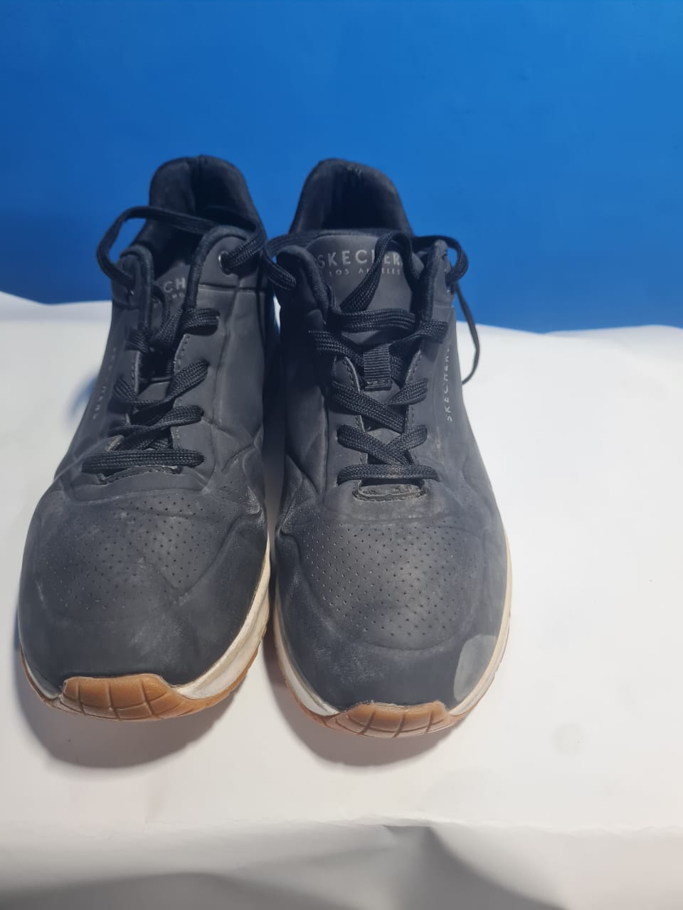 Skechers LA Casual Sneaker - Black/Gum Sole