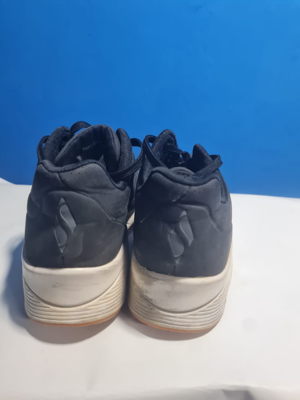 Skechers LA Casual Sneaker - Black/Gum Sole