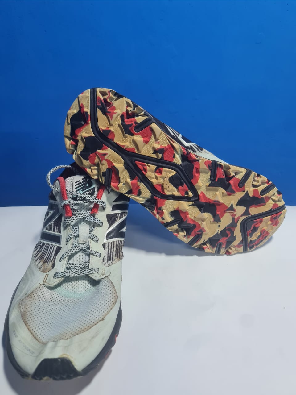 New Balance 690v2 Trail Shoe - Camo Sole/Red Accents