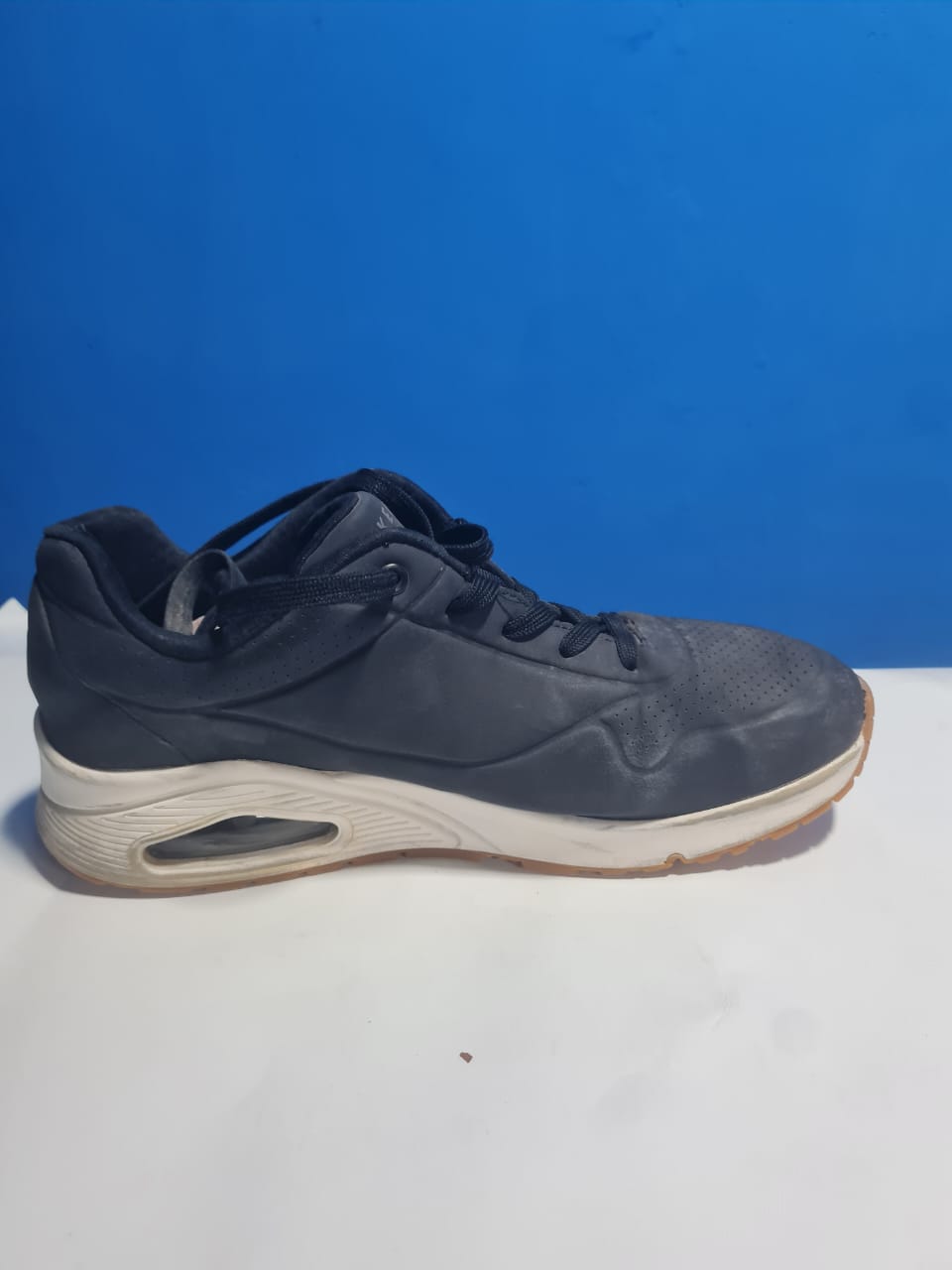 Skechers LA Casual Sneaker - Black/Gum Sole