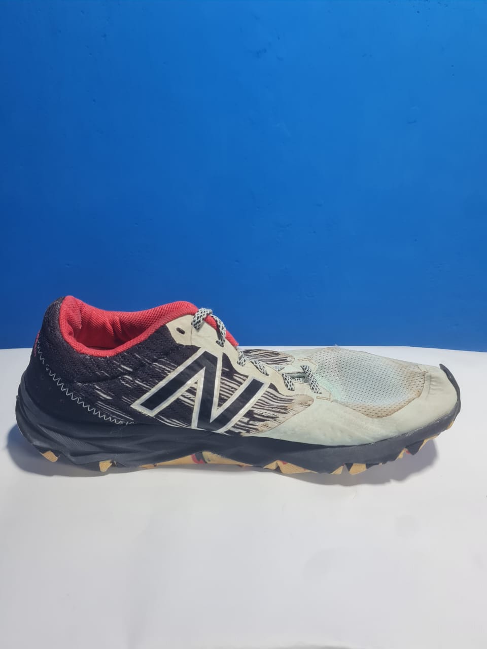 New Balance 690v2 Trail Shoe - Camo Sole/Red Accents