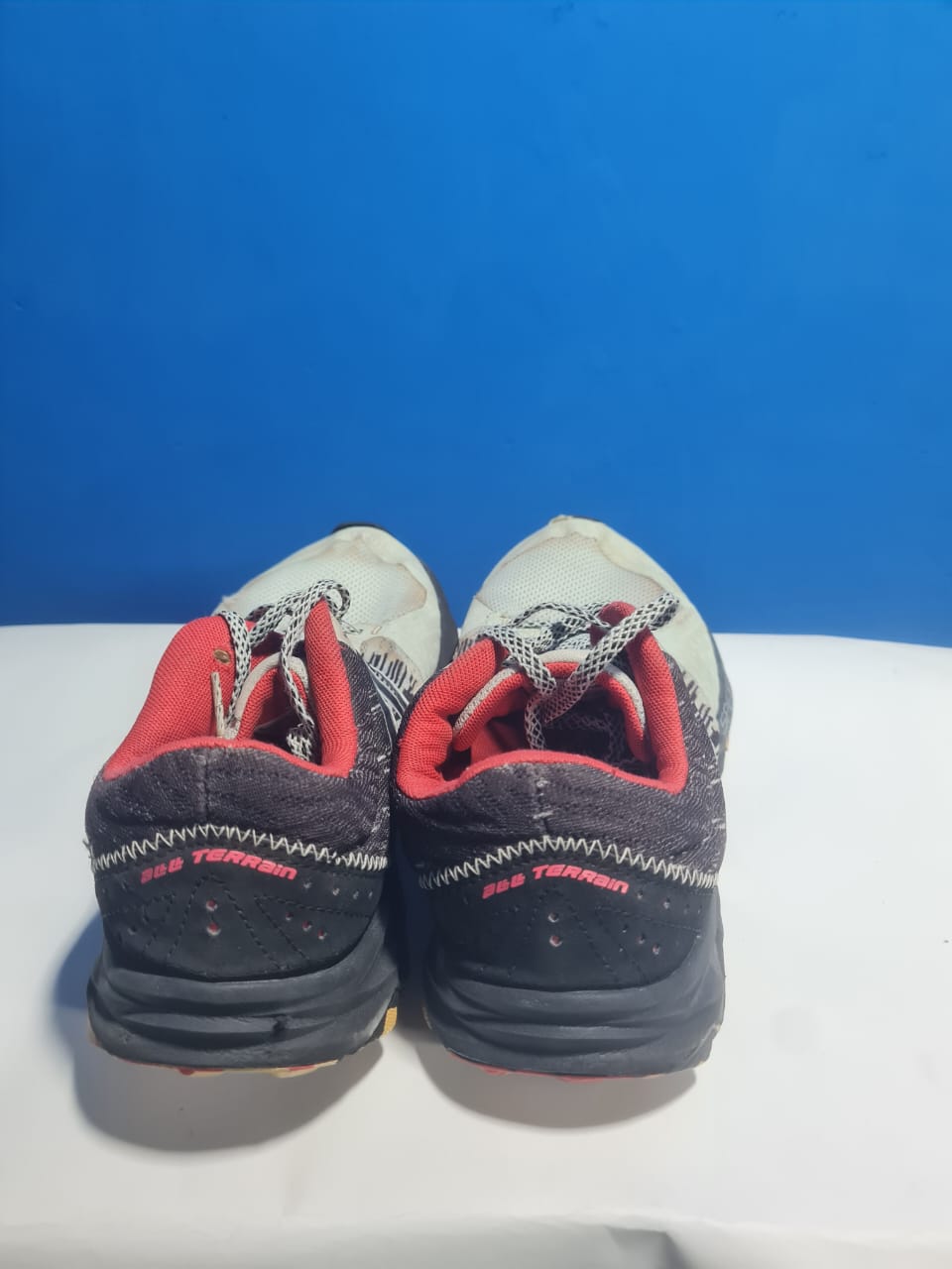 New Balance 690v2 Trail Shoe - Camo Sole/Red Accents